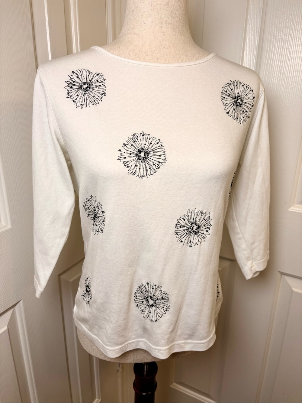 Talbots Petites White Embroidered Daisy Floral 3/4 Sleeve Top Spring Medium